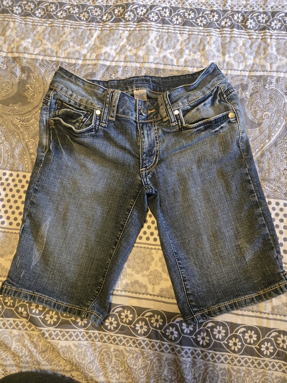 4 For $24 Arizona Jean Company Juniors Dark Blue Denim Bermuda Shorts Size 1